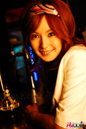 AV Idolz pleased to share with you a free gallery with Mecumi unveiling nice body